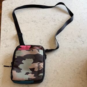 lululemon athletica Camouflage Easy Access Crossbody Bag - Black, Pink, Tan
